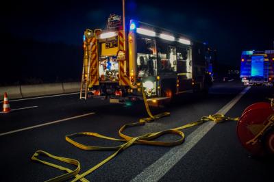 Rutesheim: Schwerer Unfall auf der A8 mit drei leicht Verletzten.
